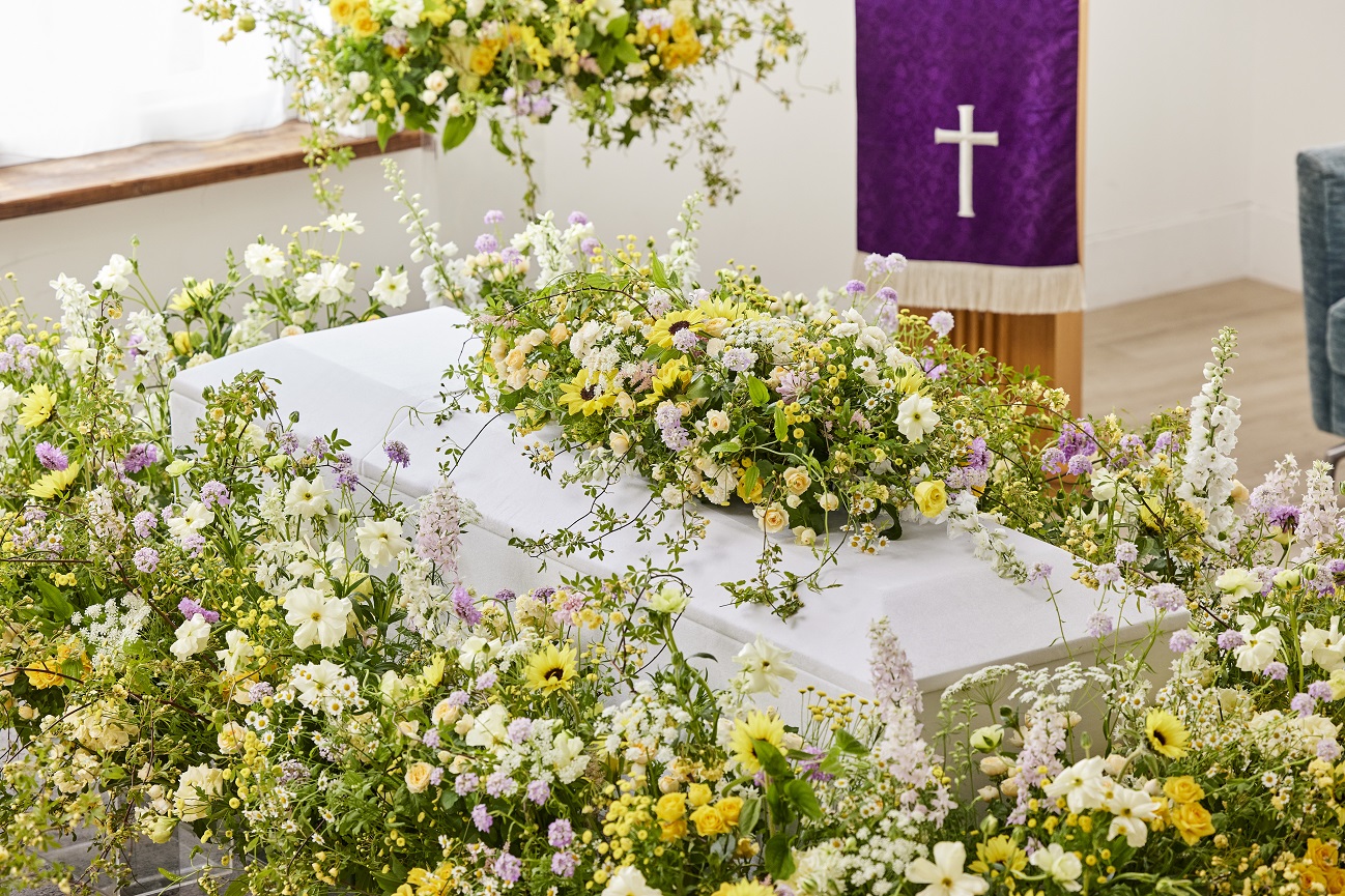 キリスト教式は連名で供花を出すことは可能？