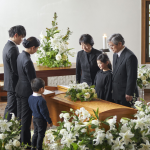 家族葬に参列するかの判断基準やマナーを紹介